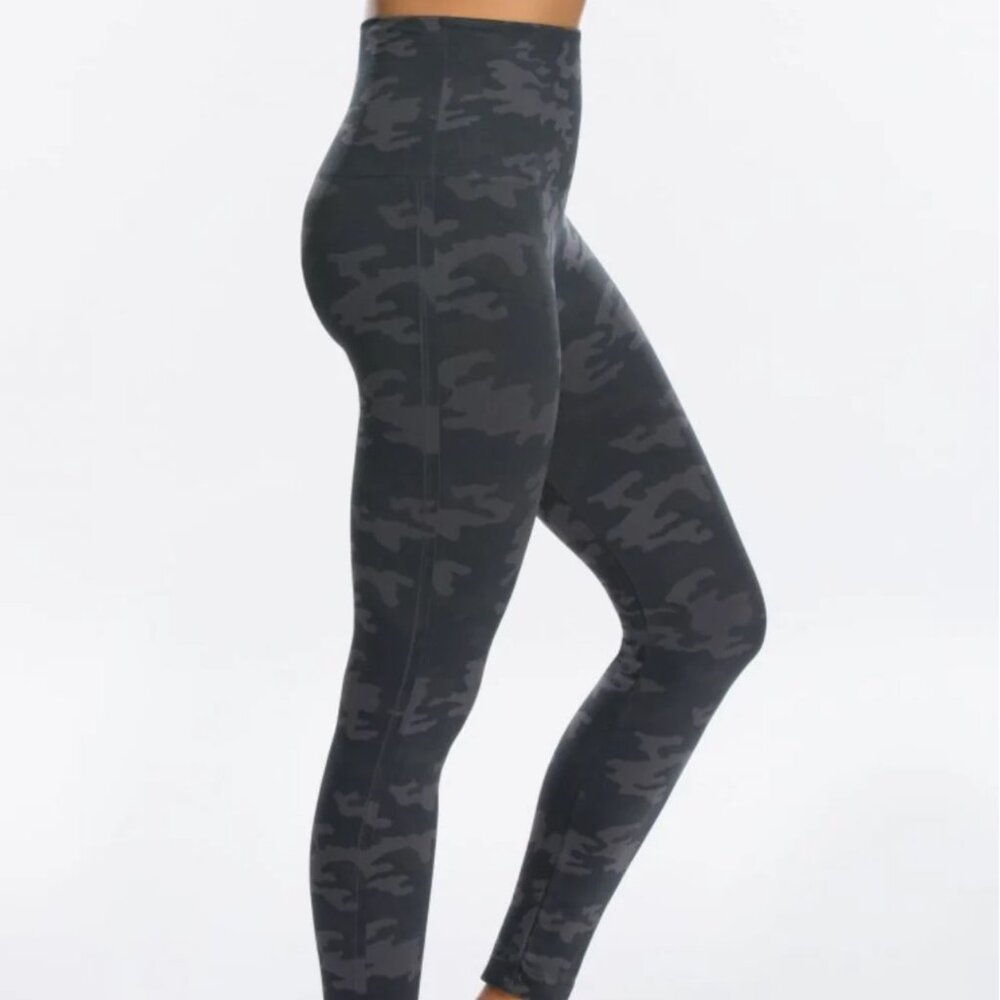 EUC, SPANX Look At Me Now Leggings Black and Gray Camo, Women's Size L